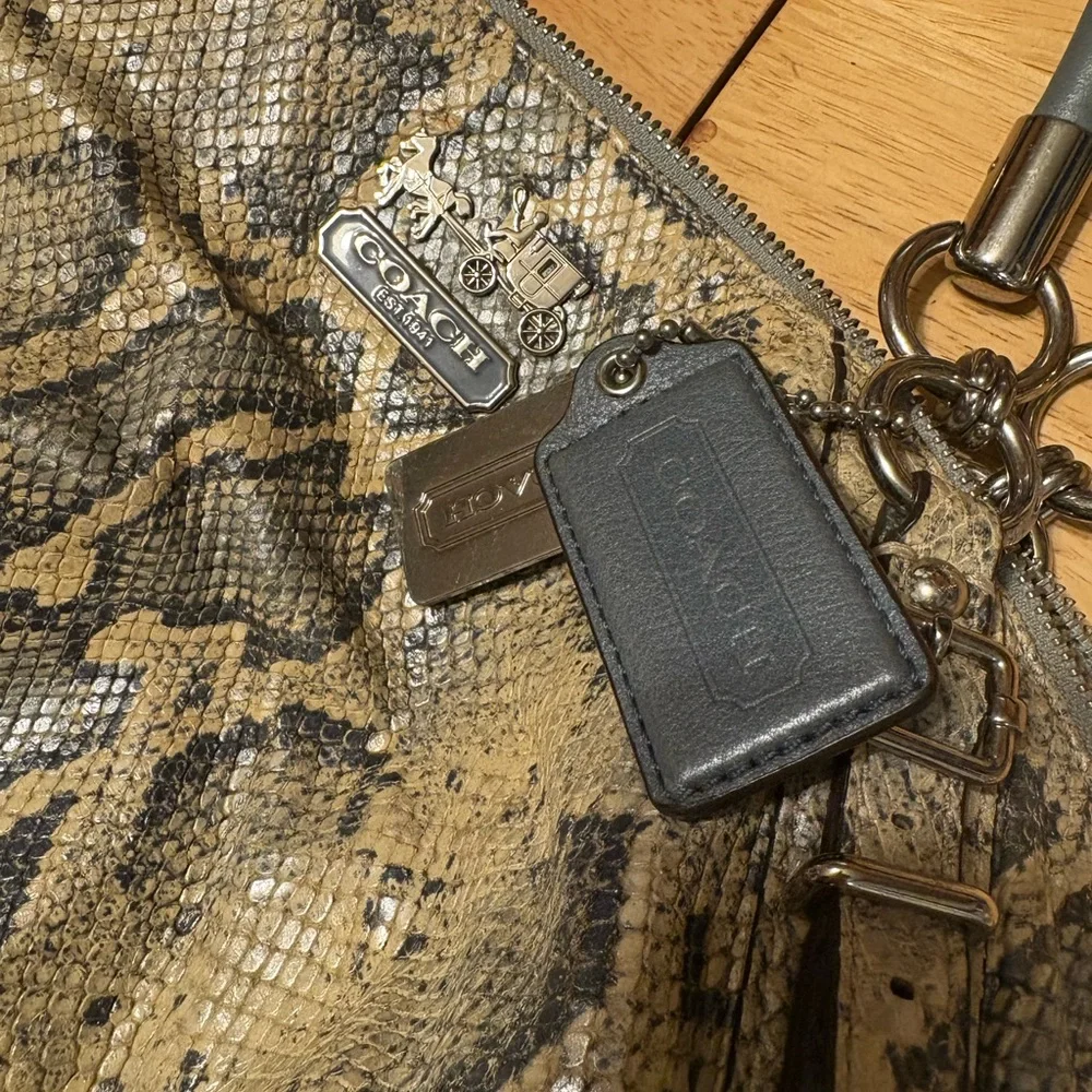 Rare-Special Coach Python Print bag - Picture 2 of 5